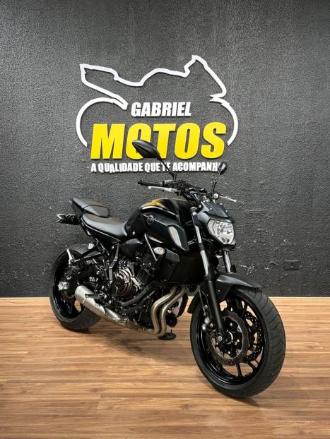 YAMAHA MT-07 700 ABS, Foto 3