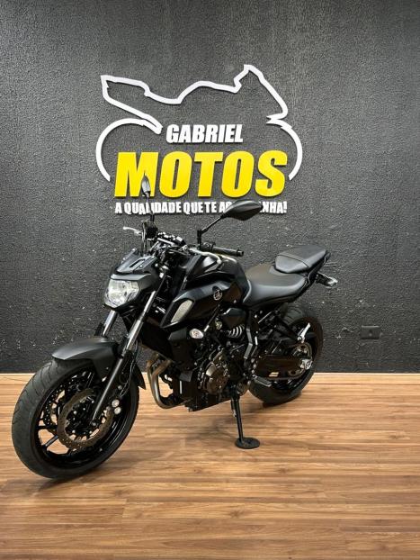 YAMAHA MT-07 700 ABS, Foto 4