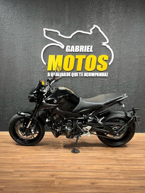 YAMAHA MT-09 850 ABS, Foto 2