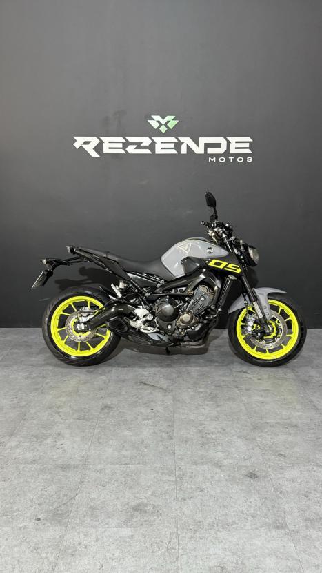 YAMAHA MT-09 850 ABS, Foto 1