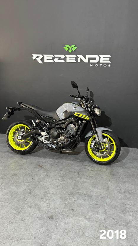 YAMAHA MT-09 850 ABS, Foto 2