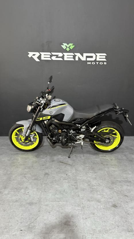 YAMAHA MT-09 850 ABS, Foto 3