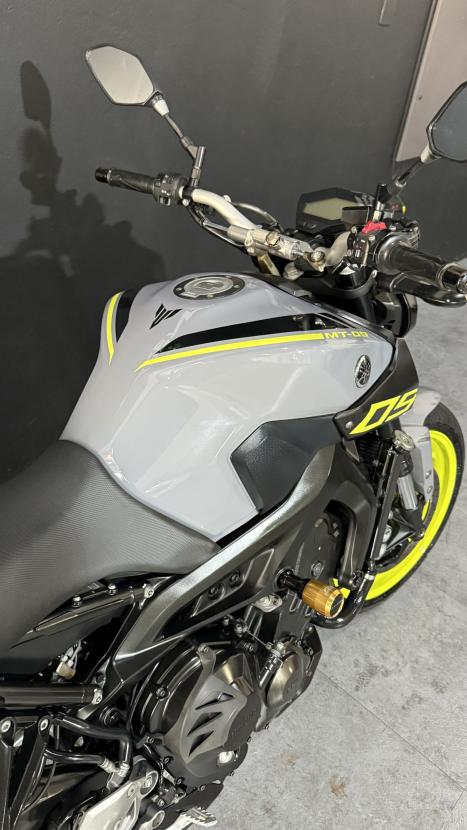 YAMAHA MT-09 850 ABS, Foto 4