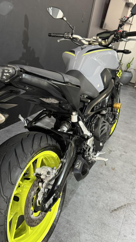 YAMAHA MT-09 850 ABS, Foto 10