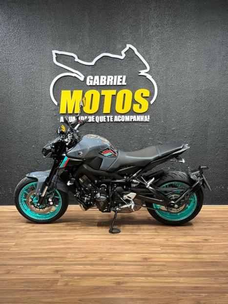 YAMAHA MT-09 850 ABS, Foto 2