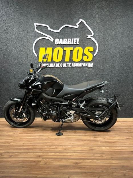 YAMAHA MT-09 850 ABS, Foto 2