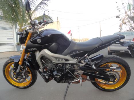 YAMAHA MT-09 850 ABS, Foto 4