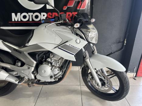 YAMAHA YS Fazer 250 LIMITED EDITION, Foto 2