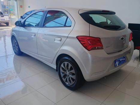 CHEVROLET Onix Hatch 1.0 4P FLEX BLACK, Foto 4