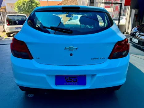 CHEVROLET Onix Hatch 1.4 4P FLEX LTZ, Foto 5