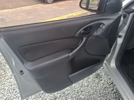 FORD Focus Hatch 1.6 4P FLEX GL, Foto 7