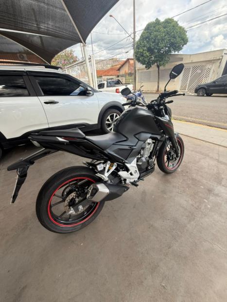 HONDA CB 300 F Twister FLEX CBS, Foto 2