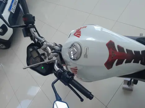 HONDA CB 300 R ESPECIAL EDITION, Foto 3