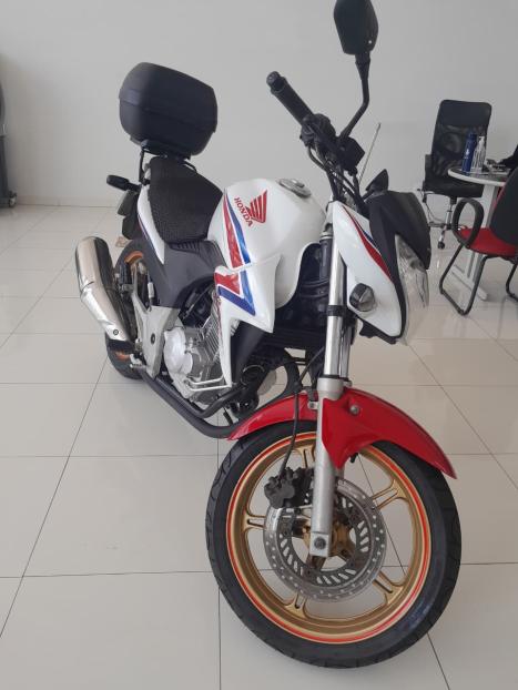 HONDA CB 300 R ESPECIAL EDITION, Foto 2
