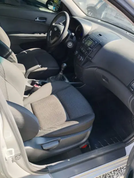 HYUNDAI I30 2.0 16V 4P, Foto 8