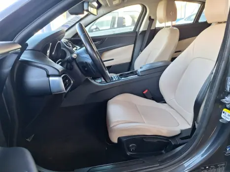 JAGUAR XE 2.0 16V 4P SI4 PURE TECH TURBO AUTOMÁTICO, Foto 5 JAGUAR XE 2.0 16V 4P SI4 PURE TECH TURBO AUTOMÁTICO, Foto 5