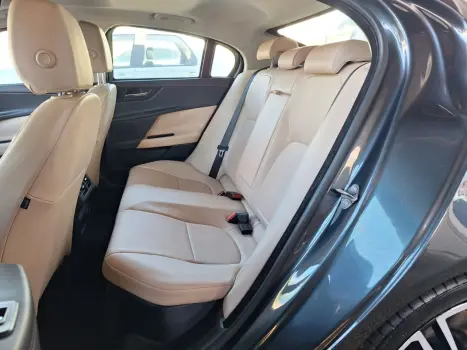 JAGUAR XE 2.0 16V 4P SI4 PURE TECH TURBO AUTOMÁTICO, Foto 6 JAGUAR XE 2.0 16V 4P SI4 PURE TECH TURBO AUTOMÁTICO, Foto 6