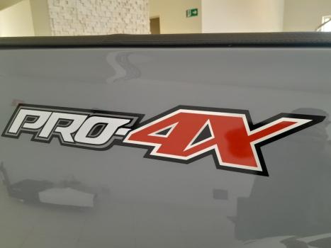 NISSAN Frontier 2.3 16V PRO4X CABINE DUPLA 4X4 BI-TURBO DIESEL AUTOMTICO, Foto 3
