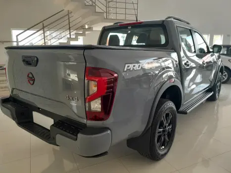 NISSAN Frontier 2.3 16V PRO4X CABINE DUPLA 4X4 BI-TURBO DIESEL AUTOMTICO, Foto 4
