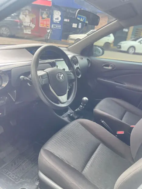 TOYOTA Etios Hatch 1.3 16V 4P FLEX X, Foto 13