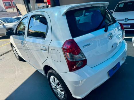 TOYOTA Etios Hatch 1.3 16V 4P FLEX X, Foto 4