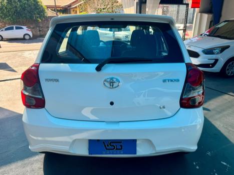 TOYOTA Etios Hatch 1.3 16V 4P FLEX X, Foto 5