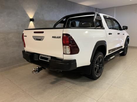 TOYOTA Hilux Caminhonete 2.8 16V 4P SR 4X4 DIESEL CHALLENGE CABINE DUPLA AUTOM�TICO, Foto 4