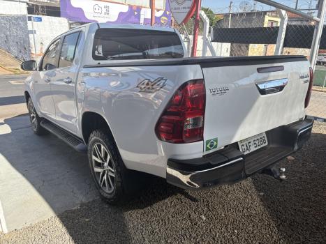 TOYOTA Hilux Caminhonete 2.8 16V SRX 4X4 TURBO DIESEL CABINE DUPLA AUTOM�TICO, Foto 3