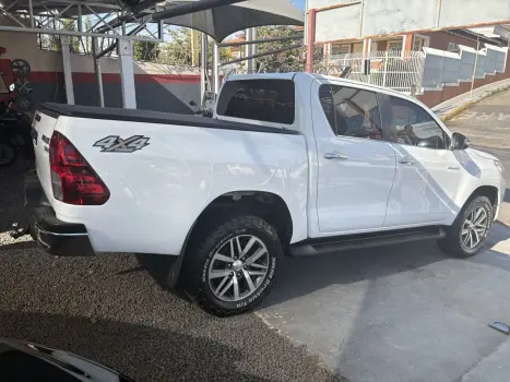 TOYOTA Hilux Caminhonete 2.8 16V SRX 4X4 TURBO DIESEL CABINE DUPLA AUTOM�TICO, Foto 4