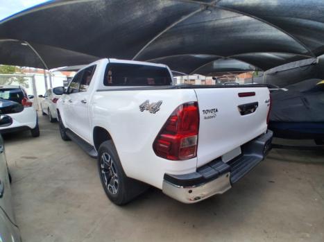 TOYOTA Hilux Caminhonete 2.7 16V 4P SRV FLEX 4X4  CABINE DUPLA AUTOM�TICO, Foto 3