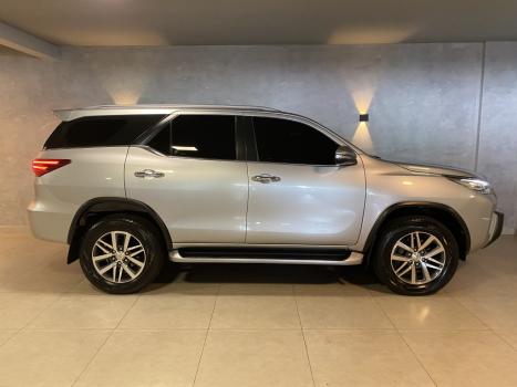 TOYOTA Hilux SW4 2.8 4P SRX 4X4 TURBO DIESEL AUTOM�TICO, Foto 4