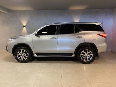 TOYOTA Hilux SW4 2.8 4P SRX 4X4 TURBO DIESEL AUTOM�TICO, Foto 6