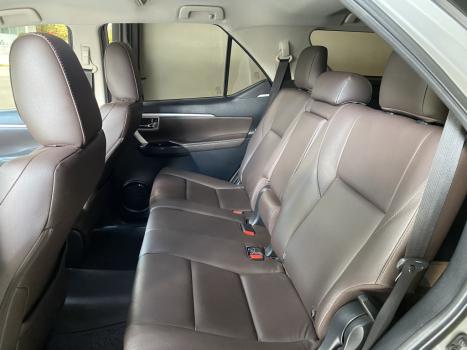 TOYOTA Hilux SW4 2.8 4P SRX 4X4 TURBO DIESEL AUTOM�TICO, Foto 8