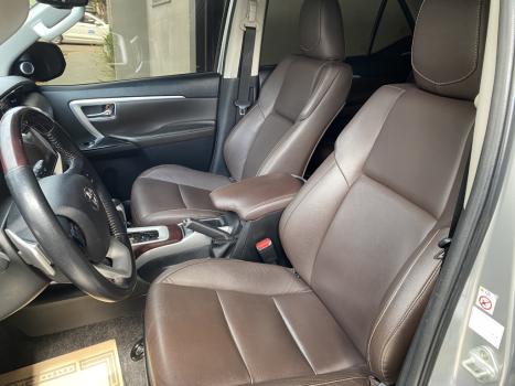 TOYOTA Hilux SW4 2.8 4P SRX 4X4 TURBO DIESEL AUTOM�TICO, Foto 10