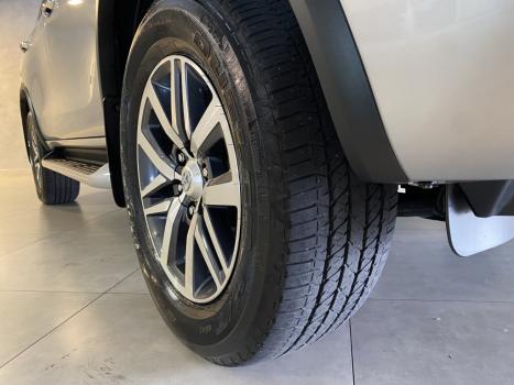 TOYOTA Hilux SW4 2.8 4P SRX 4X4 TURBO DIESEL AUTOM�TICO, Foto 10