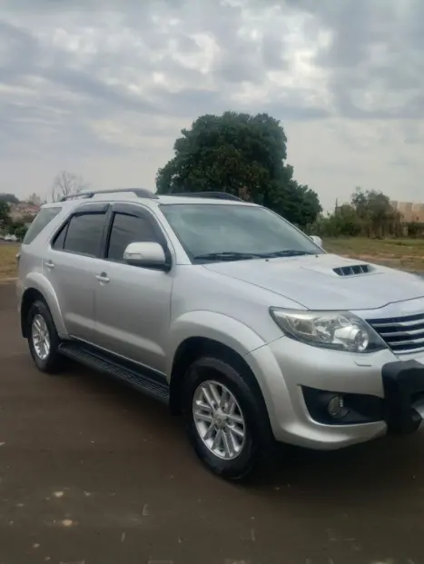 TOYOTA Hilux SW4 3.0 16V 4P SRV 4X4 7 LUGARES TURBO DIESEL AUTOMTICO, Foto 9
