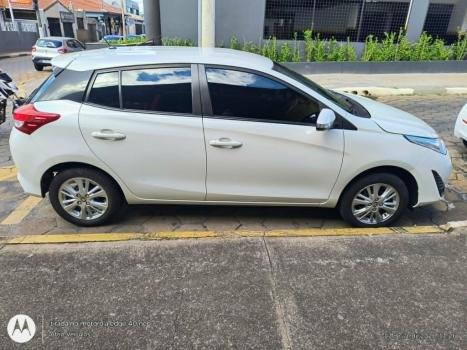 TOYOTA Yaris Hatch 1.3 16V 4P FLEX XL PLUS TECH MULTIDRIVE AUTOM�TICO CVT, Foto 4