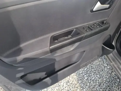 VOLKSWAGEN Fox 1.6 4P, Foto 8