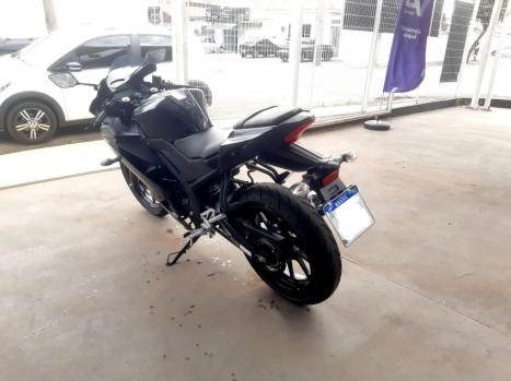 YAMAHA YZF R15 150 ABS, Foto 2