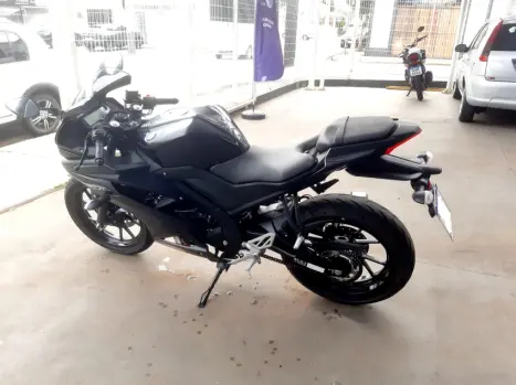 YAMAHA YZF R15 150 ABS, Foto 4