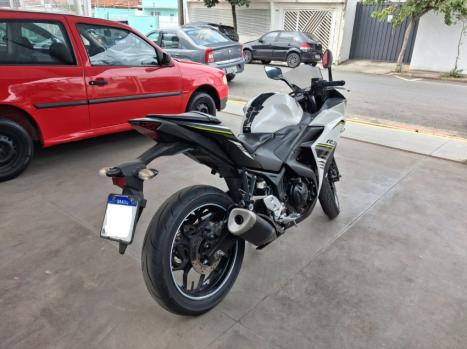 YAMAHA YZF R3 320 ABS, Foto 4