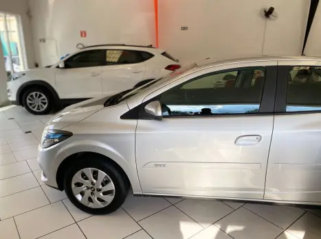 CHEVROLET Onix Hatch 1.4 4P FLEX LT, Foto 3