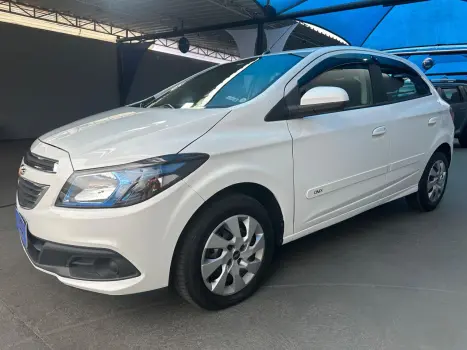 CHEVROLET Onix Hatch 1.4 4P FLEX LT, Foto 3