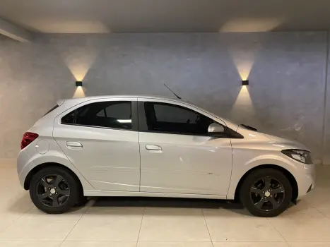 CHEVROLET Onix Hatch 1.4 4P FLEX LT AUTOMTICO, Foto 3
