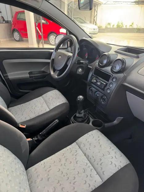 FORD Fiesta Hatch 1.6 4P, Foto 5