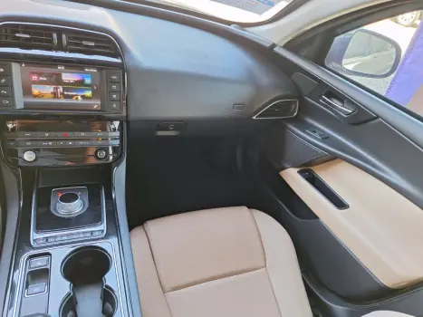 JAGUAR XE 2.0 16V 4P SI4 PURE TECH TURBO AUTOMTICO, Foto 9