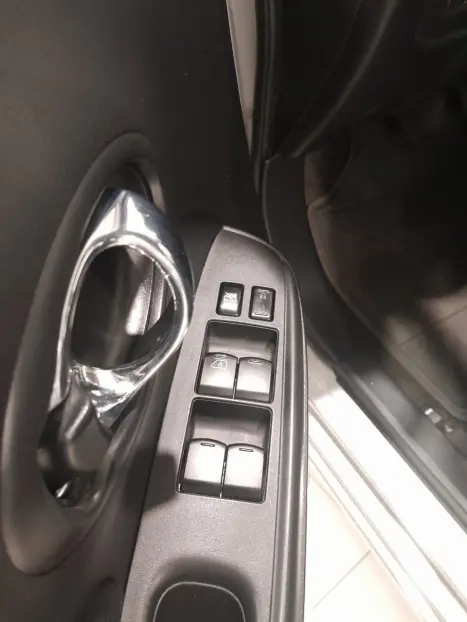 NISSAN Versa Sedan 1.6 16V 4P SV FLEX XTRONIC AUTOMTICO CVT, Foto 10