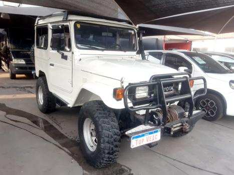 TOYOTA Bandeirante 3.7 4X4 DIESEL TETO RGIDO, Foto 1