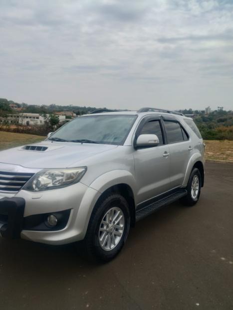 TOYOTA Hilux SW4 3.0 16V 4P SRV 4X4 7 LUGARES TURBO DIESEL AUTOMTICO, Foto 1
