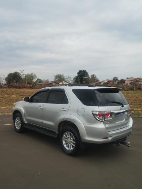 TOYOTA Hilux SW4 3.0 16V 4P SRV 4X4 7 LUGARES TURBO DIESEL AUTOMTICO, Foto 2